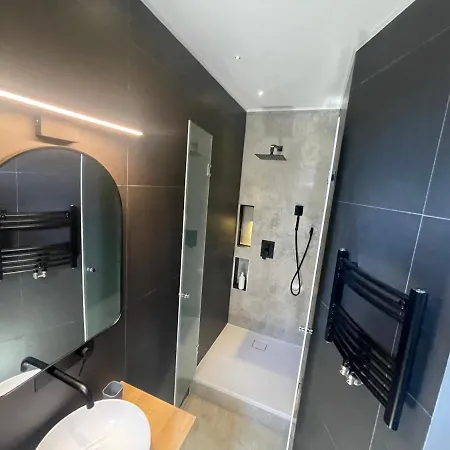 Engels Apartment Διαμέρισμα *