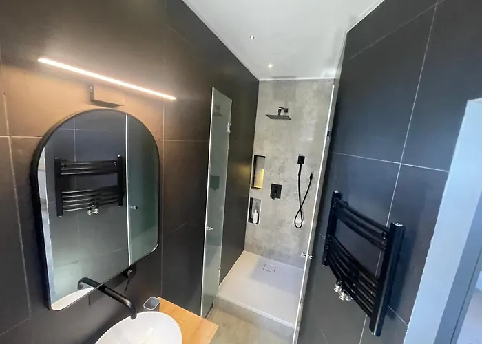 Engels Apartment Διαμέρισμα *